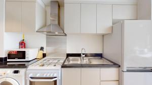 Carson C - Spacious Studio with Golf Course Views