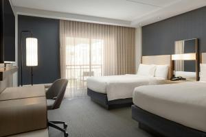 Queen Room with Balcony room in Courtyard by Marriott Gatlinburg Downtown