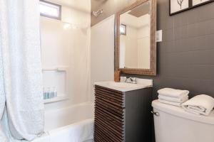 DTW Metro-Airport entire cozy house