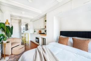 73-1509 New Studio UWS Doorman Gym