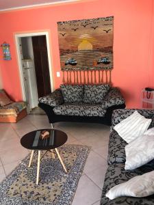 Piscina, churrasqueira, 50m da praia e cabem até 13 pessoas!