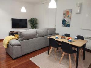 Nuevo, junto al Ayuntamiento y Casco Viejo