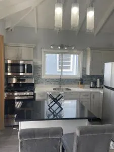 Caribbean Living Cottage near beach - Dickenson Bay