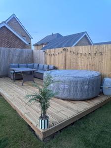 3 bed 3 en-suite - HOT TUB!