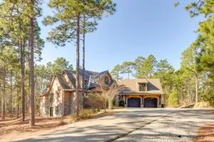 Fire Pit and Patio Spacious Southern Pines Retreat - Pinebluff