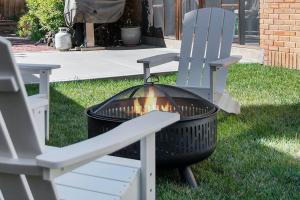 Elegant 3BR Oasis in Dundee Close to Downtown