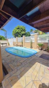 Casa na praia a 450 metros do mar com piscina, garagem e churrasqueira