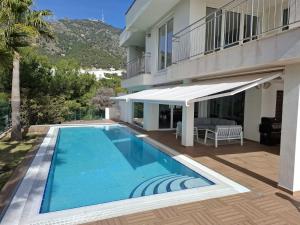 Villa -Heated pool -Amazing view -Ideal for groups