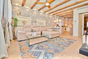 Villasonboard Rock Villa 3 Bed, 3 Bath, Jacuzzi, Seaside Ermioni