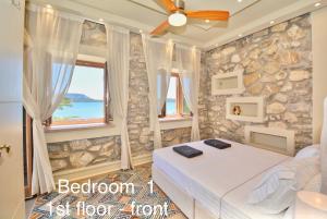 Villasonboard Rock Villa 3 Bed, 3 Bath, Jacuzzi, Seaside Ermioni