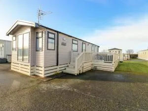 Blue Skies - Llanwnda