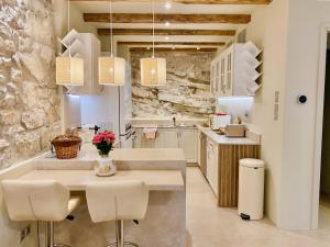 Villasonboard Rock Villa 3 Bed, 3 Bath, Jacuzzi, Seaside Ermioni