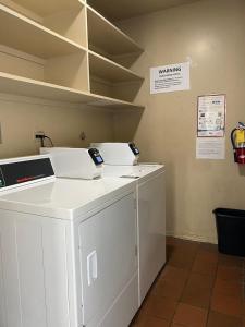 01 FREE Parking 10 min beach 2br-Waikiki Ala Moana