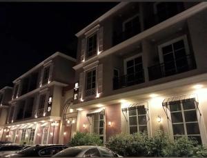 شقة فاخرة ومميزة في حي الملقا - luxury premium apartment in Al Malqa