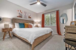 Elegant Escape-Fenced Yard BBQ & Cozy Fire Pit - 4hvězdičkové hotely ve městě Omaha