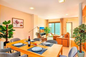 Executive Townhouse, Tavira Centre, Shared Pool