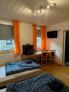 Neu Maisonette Haus jedes Zimmer mit eigenem Bad 7 Betten, Schlafen wie im Hotel mit Einbauküche