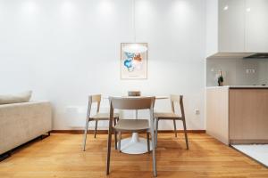 Central APT 11 by In Property