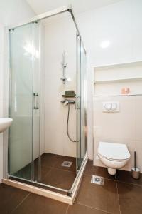 Central APT 11 by In Property