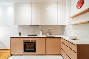 Central APT 11 by In Property