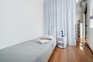 Central APT 11 by In Property