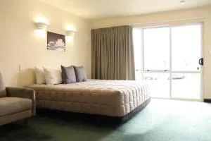 BK's Fountain Court Motel - Clive