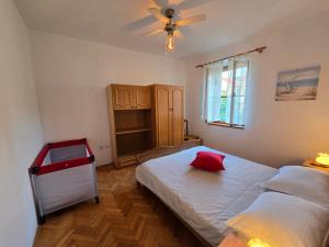 Apartmani ROVINJEZ Komiza