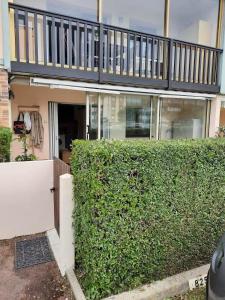 Appartement en rez-de jardin à 50m de la mer!