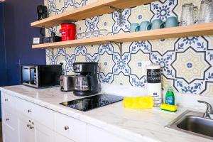 NEW5 LUXURYSTUDIO Nr DISNEY PETSOKprivENTRY