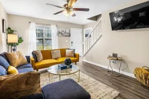 Home away from home! Min from the airport - Hillandale