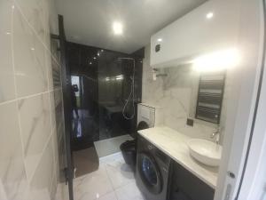 Sejours chez l'habitant Les Ecuries du Roi - Chateau Versailles-Parking-Wifi-Netflix : photos des chambres