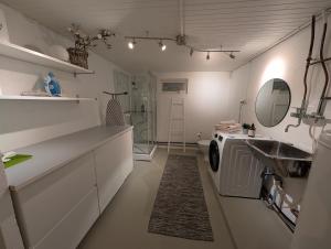 Koselig kjellerleilighet, gratis parkering!