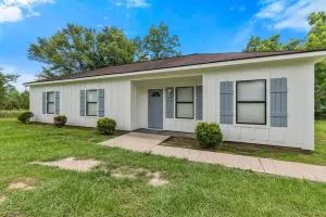 Spacious Country Living with Fishing Lake - Lucedale