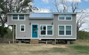 Private room in Shared Tiny Home - Elgin