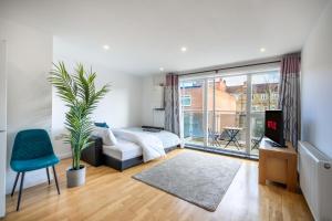 1 bed free parking from Tube station to Wembley Stadium in 14 minutes