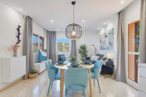 Marina IV Relax & Unwind with Sea Views, Pools & BBQ Beachfront in Mijas Costa & Fuengirola