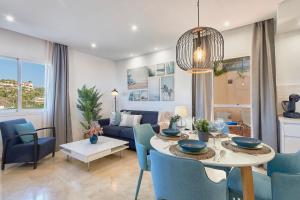 Marina IV Relax & Unwind with Sea Views, Pools & BBQ Beachfront in Mijas Costa & Fuengirola