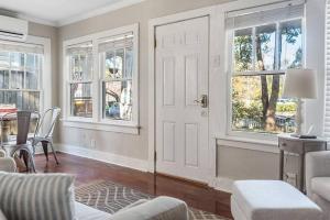 Old Dauphin Way Historic Home - Unit 4