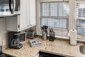 Old Dauphin Way Historic Home - Unit 4