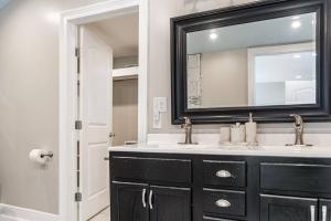 Old Dauphin Way Historic Home - Unit 6