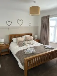 Sunny Mountain View - 霍利韦尔