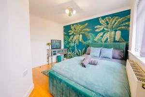 Bright & Elegant House Near City Centre and Stadium