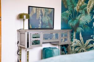 Bright & Elegant House Near City Centre and Stadium