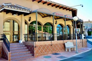 Marina IV Relax & Unwind with Sea Views, Pools & BBQ Beachfront in Mijas Costa & Fuengirola