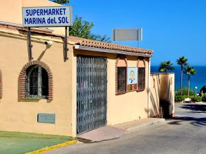 Marina IV Relax & Unwind with Sea Views, Pools & BBQ Beachfront in Mijas Costa & Fuengirola