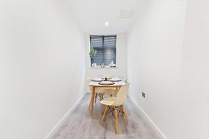 Spacious 1 Bedroom City Apartment with full amenities