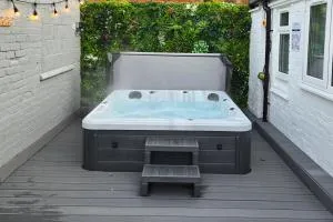 Derby City Centre Apartment with Roof Top Hot Tub - Chaddesden