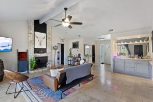 Fire Pit Yard Games Grill Stylish 3BR Near Q2