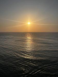 HERMOSO APARTAMENTO VISTA AL MAR PALMETTO SUNSET-El Laguito