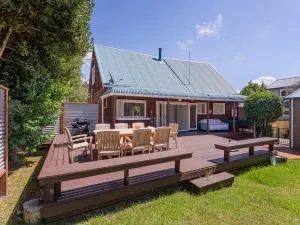 Golden Sands Getaway - Whangamata Holiday Home - Whiritoa